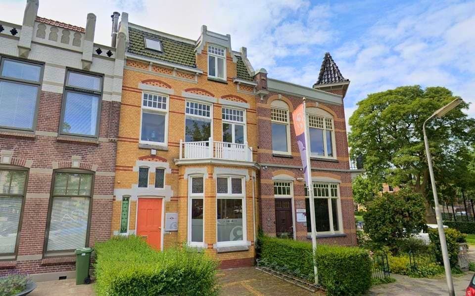 Kantoor van Eigen & Wijze aan de Emmakade 70 in Leeuwarden
